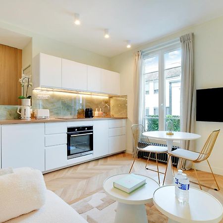 Suite Deluxe 1 By Les Maisons De Charloc Homes Булонь-Бийанкур Экстерьер фото