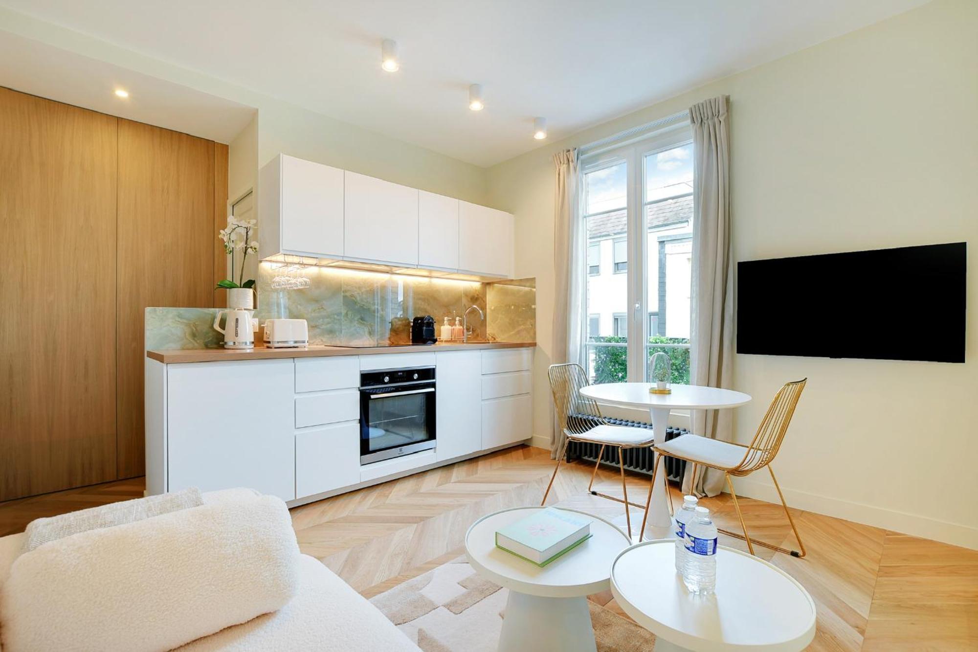 Suite Deluxe 1 By Les Maisons De Charloc Homes Булонь-Бийанкур Экстерьер фото